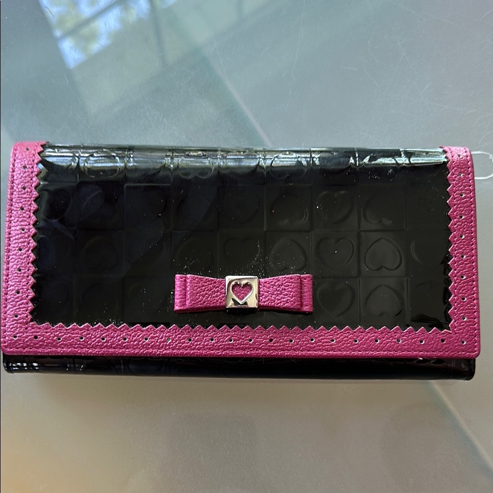 Chic Black and Pink Women's Wallet with Heart Detail
